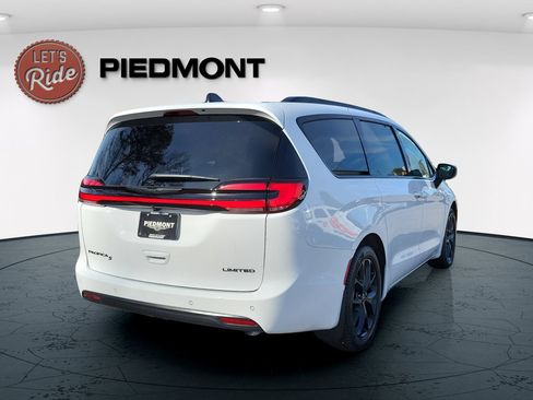 New 2026 Chrysler Pacifica Limited w/ S Appearance Package FWD image 6