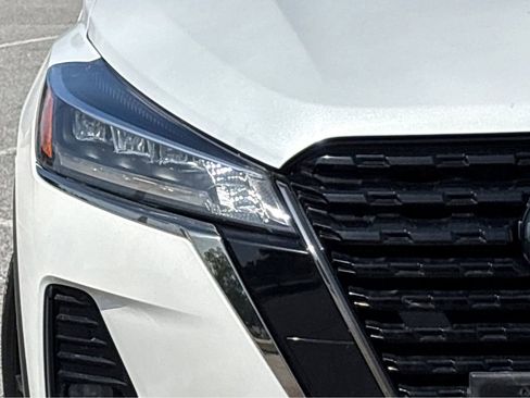 Used 2023 Nissan Kicks SR w/ SR Premium Package FWD image 13