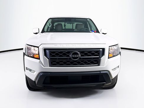 Used 2023 Nissan Frontier SV RWD image 3