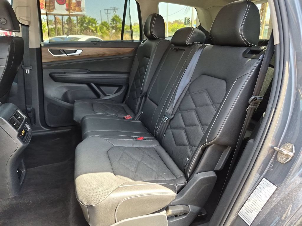 Used 2025 Volkswagen Atlas SE FWD image 28