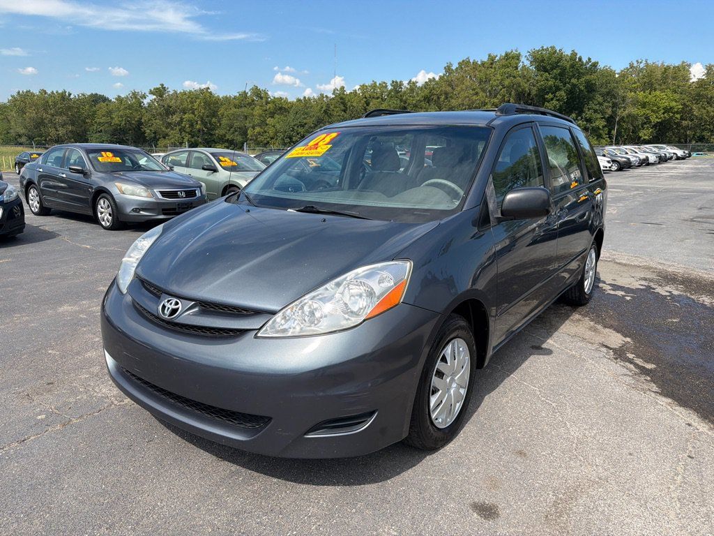 Used 2008 Toyota Sienna CE FWD image 2