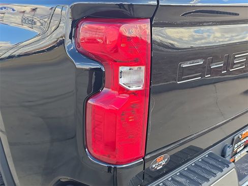 Used 2024 Chevrolet Silverado 2500 LT image 34