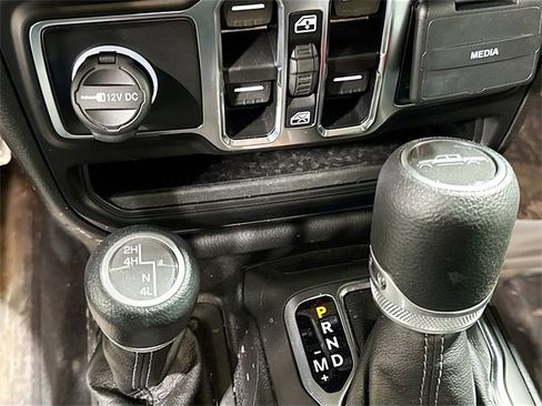 Used 2025 Jeep Gladiator Sport image 18
