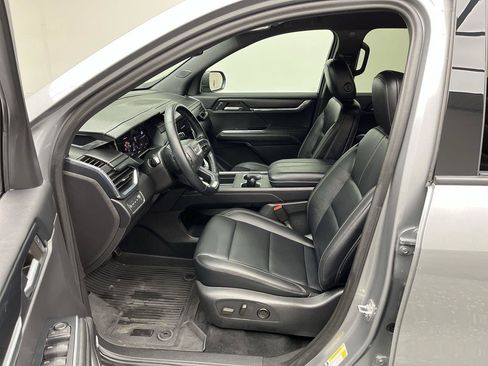 Certified 2024 GMC Acadia Elevation w/ Luxury Package AWD/4WD image 3
