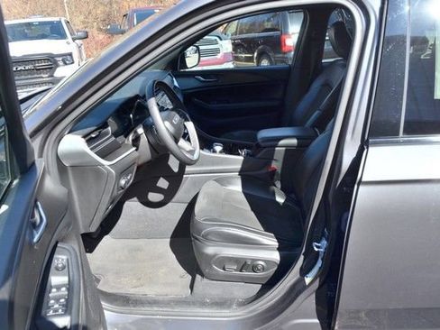 Used 2023 Jeep Grand Cherokee Altitude image 16