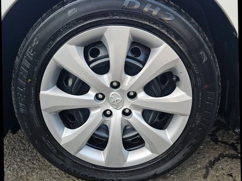 Used 2024 Toyota Corolla LE image 29