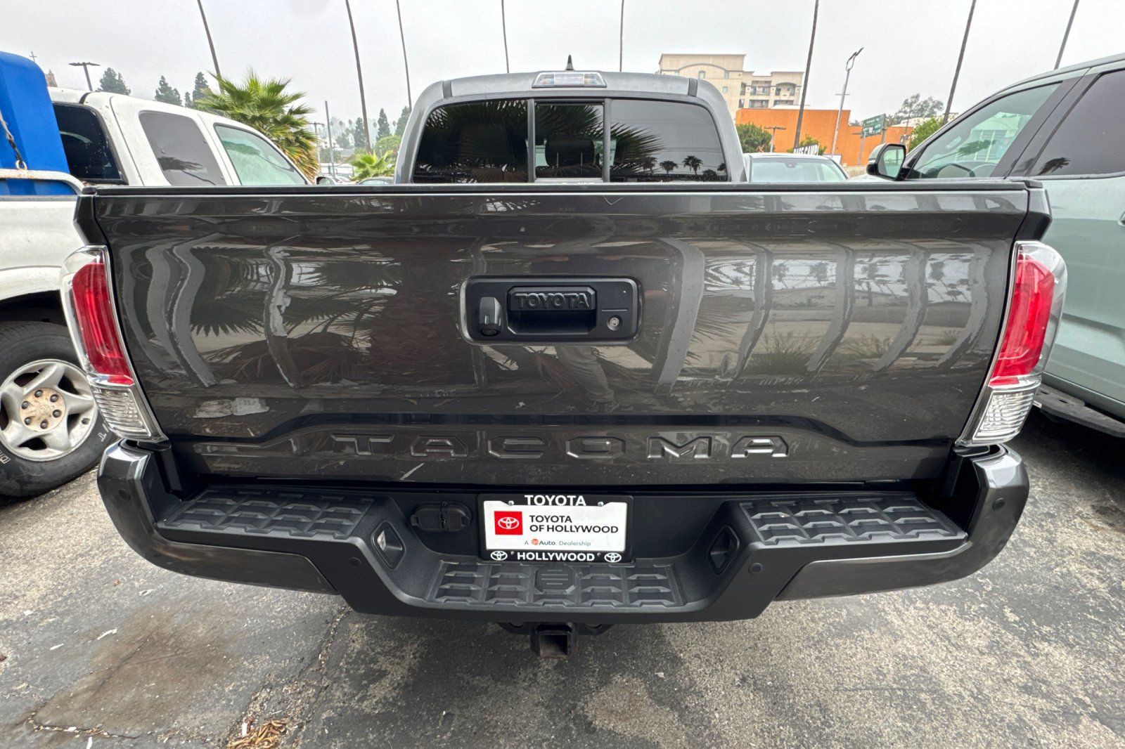 Used 2016 Toyota Tacoma Limited w/ Towing Package AWD/4WD image 6