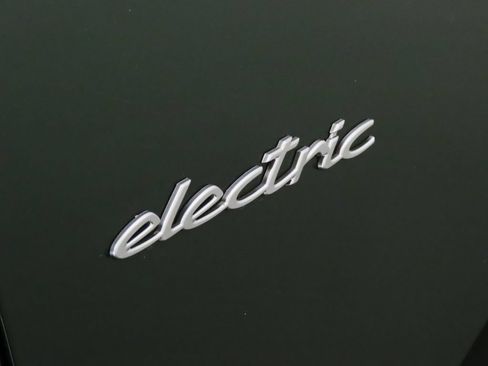 Certified 2025 Porsche Macan 4 Electric AWD/4WD image 13