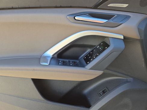 Used 2025 Audi Q5 Premium Plus w/ Premium Plus image 15