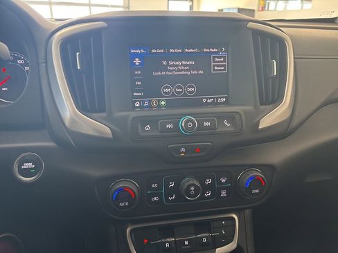 Used 2024 GMC Terrain SLE w/ Driver Convenience Package image 13