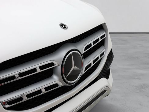 Used 2021 Mercedes-Benz GLS 450 4MATIC image 3