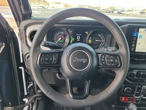 Used 2024 Jeep Wrangler Willys image 21