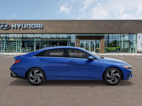 Certified 2025 Hyundai Elantra Limited FWD image 7