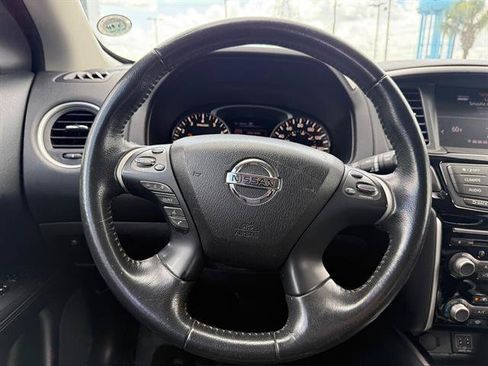 Used 2018 Nissan Pathfinder SV AWD/4WD image 14