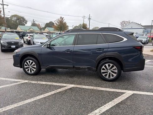 Used 2023 Subaru Outback Premium image 3