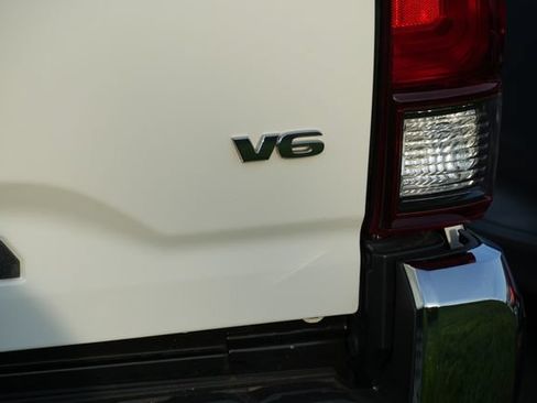 Used 2022 Toyota Tacoma SR5 RWD image 10
