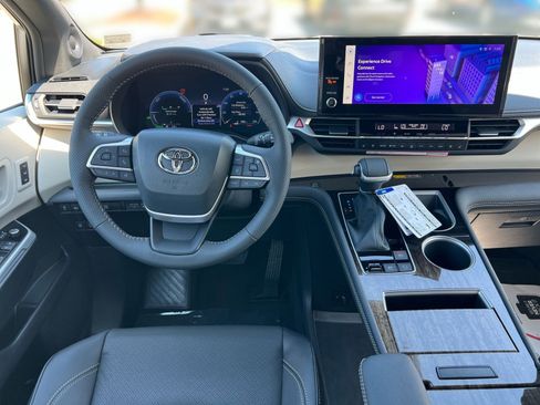 New 2026 Toyota Sienna Platinum image 18