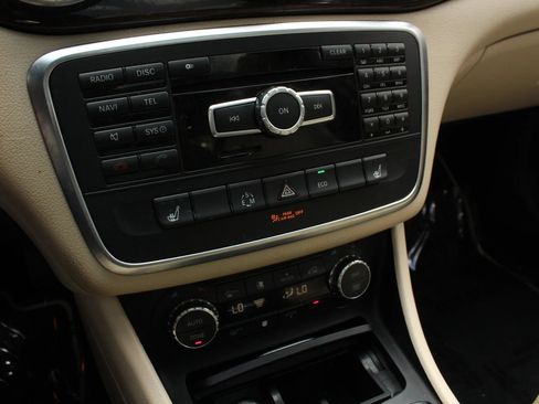 Used 2014 Mercedes-Benz CLA 250 4MATIC image 32