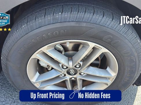 Used 2017 Hyundai Santa Fe Sport FWD image 34