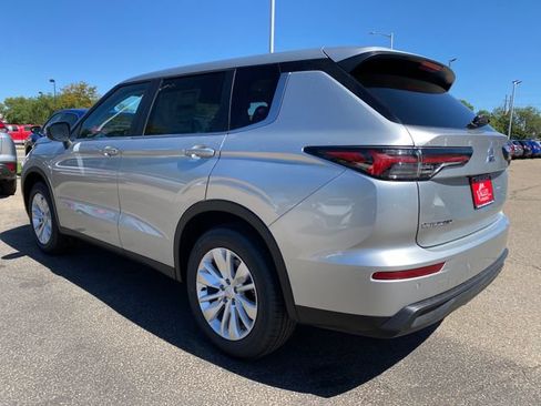New 2026 Mitsubishi Outlander ES AWD/4WD image 3