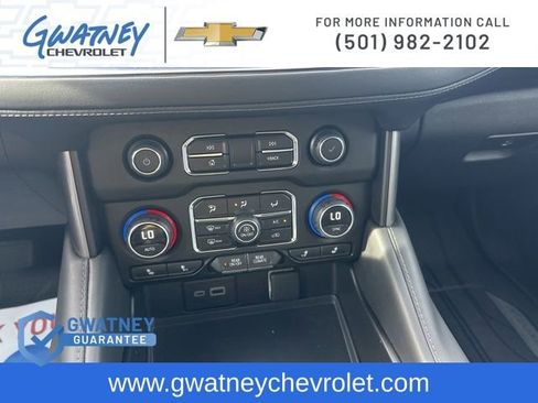 Used 2024 Chevrolet Suburban Z71 w/ Luxury Package AWD/4WD image 19