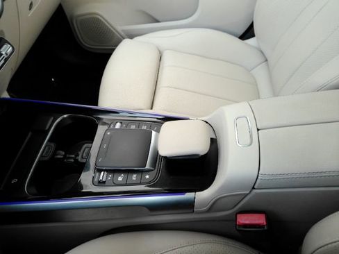 Used 2022 Mercedes-Benz EQB 300 4MATIC image 42