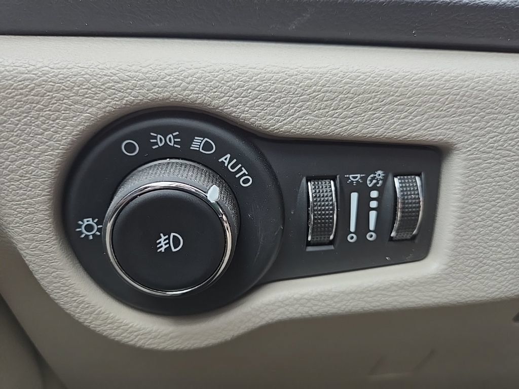 Used 2023 Chrysler Pacifica Touring-L FWD image 19