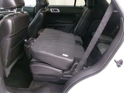 Used 2015 Ford Explorer XLT w/ Equipment Group 202B AWD/4WD image 25