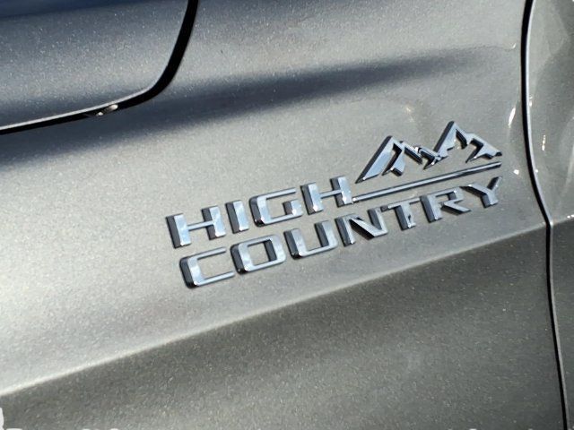 Used 2024 Chevrolet Suburban High Country AWD/4WD image 10