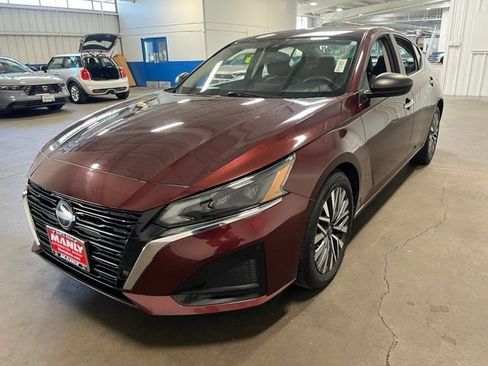 Used 2024 Nissan Altima 2.5 SV FWD image 7