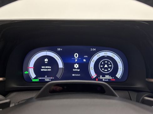 Used 2025 Toyota Crown Signia w/ Advanced Technology Package image 9