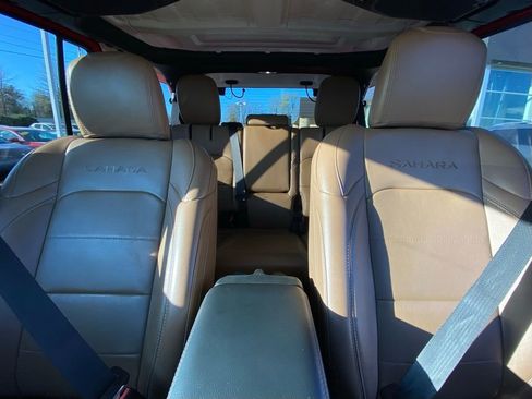 Used 2023 Jeep Wrangler Unlimited Sahara image 30
