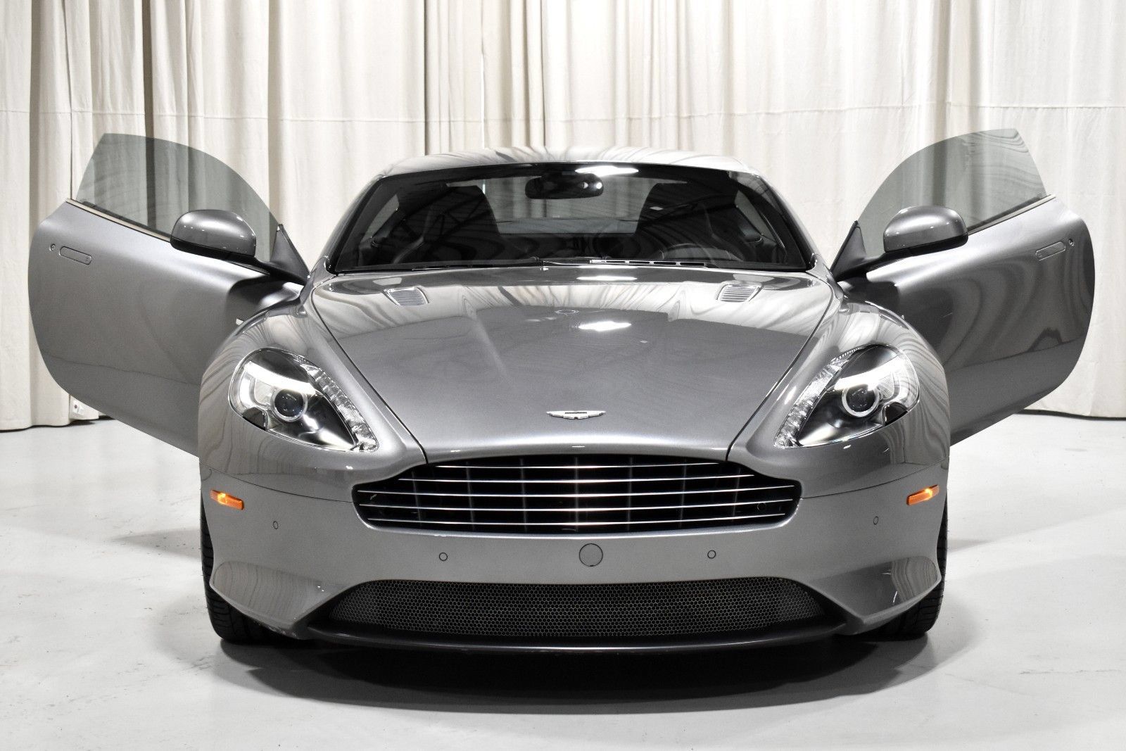 Used 2014 Aston Martin DB9 Coupe RWD image 9