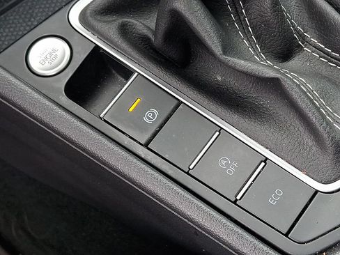 Used 2025 Volkswagen Jetta SE FWD image 27