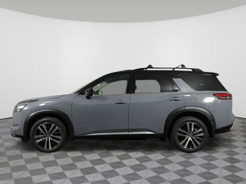 New 2025 Nissan Pathfinder Platinum w/ Black Appearance Package image 16