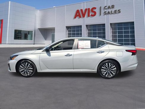 Used 2025 Nissan Altima 2.5 SV FWD image 10
