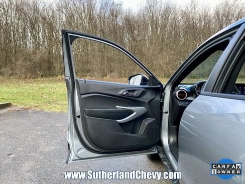 Certified 2025 Chevrolet Trax RS w/ Driver Confidence Package image 12