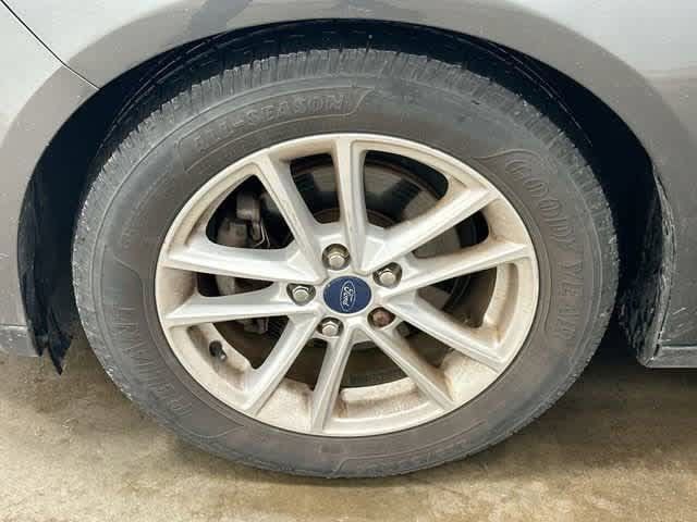 Used 2017 Ford Focus SE FWD image 5