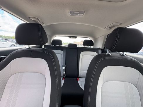 Used 2022 Hyundai Venue Limited FWD image 15