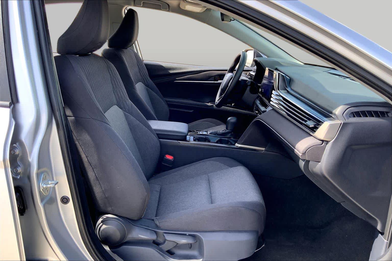 Used 2025 Toyota Camry LE FWD image 9