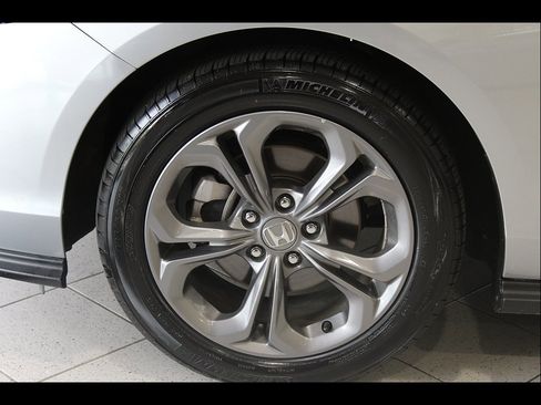 Certified 2023 Honda Accord EX image 9