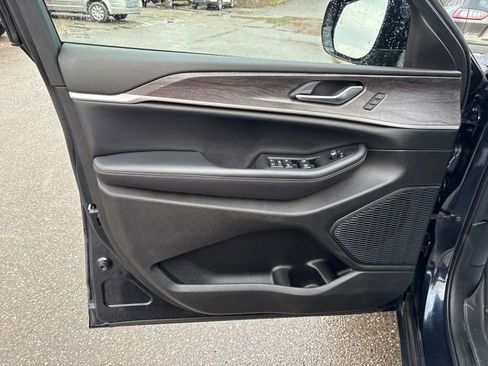 Used 2023 Jeep Grand Cherokee L Limited w/ Black Appearance Package image 7