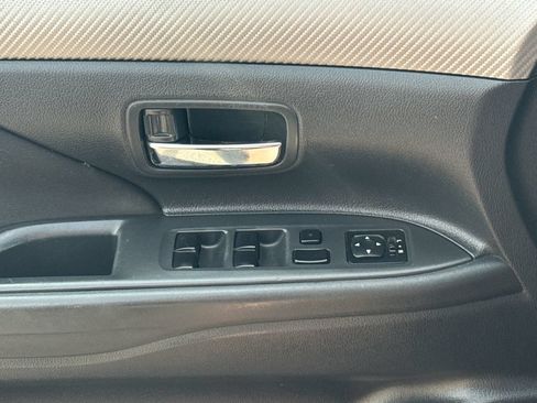 Used 2016 Mitsubishi Outlander SE AWD/4WD image 31