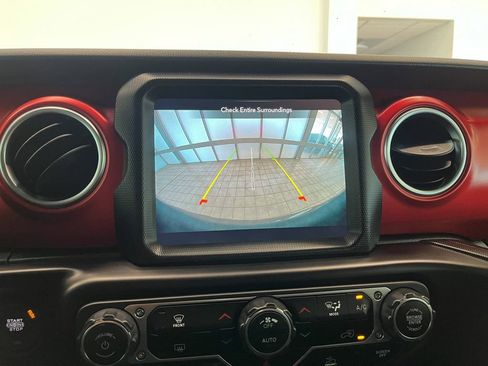 Used 2022 Jeep Wrangler Unlimited Sahara image 24