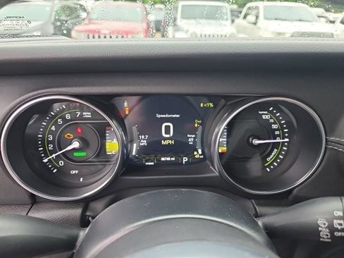 Used 2022 Jeep Wrangler Unlimited Sahara w/ Cold Weather Group AWD/4WD image 13