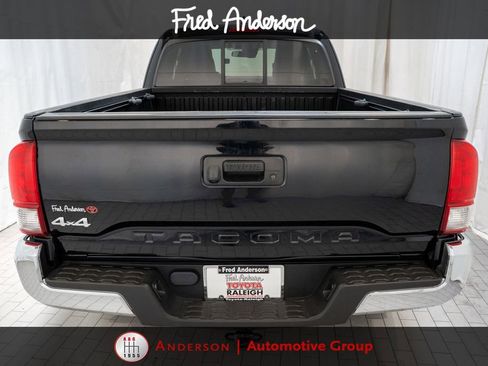Used 2021 Toyota Tacoma SR5 w/ SR5 Appearance Package (SM) AWD/4WD image 4