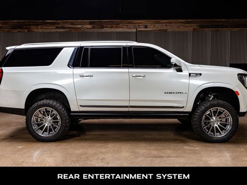Used 2023 GMC Yukon XL Denali Ultimate image 10
