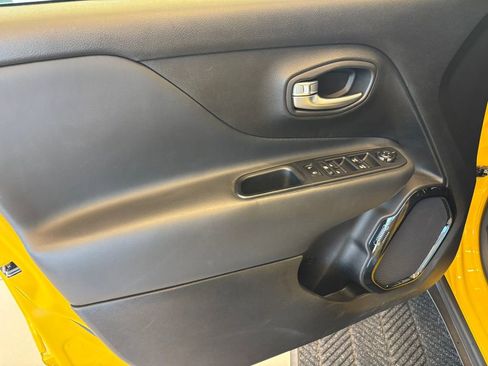 Used 2017 Jeep Renegade Altitude AWD/4WD image 12