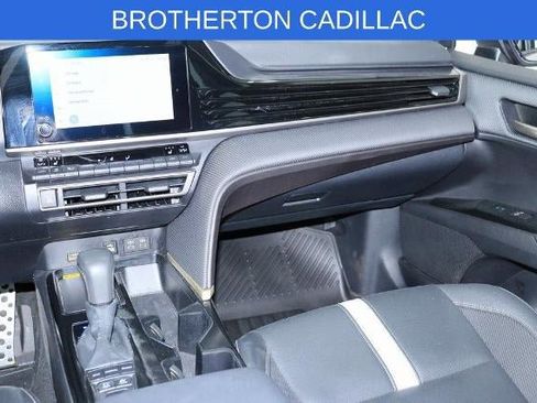 Used 2025 Toyota Camry SE w/ Convenience Package image 25