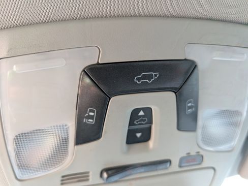 Used 2018 Toyota Sienna XLE image 23